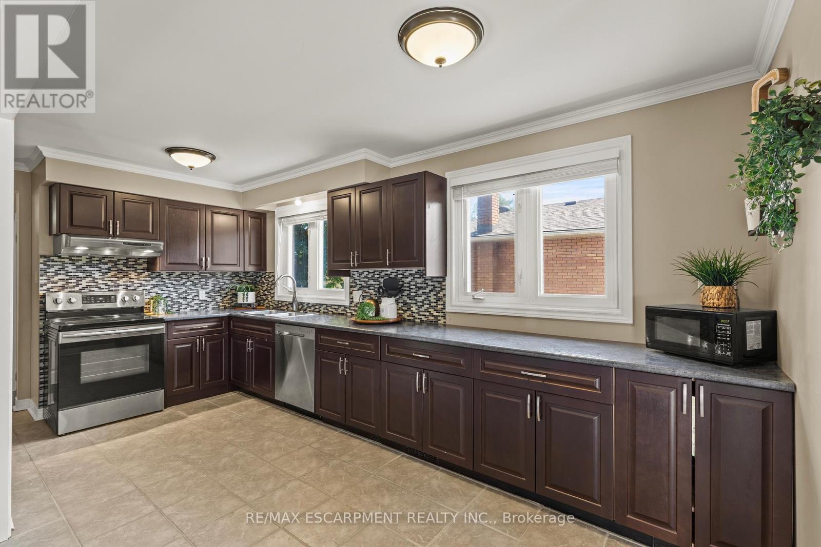 Photo 11 of 1298 Napier Crescent, Oakville ON