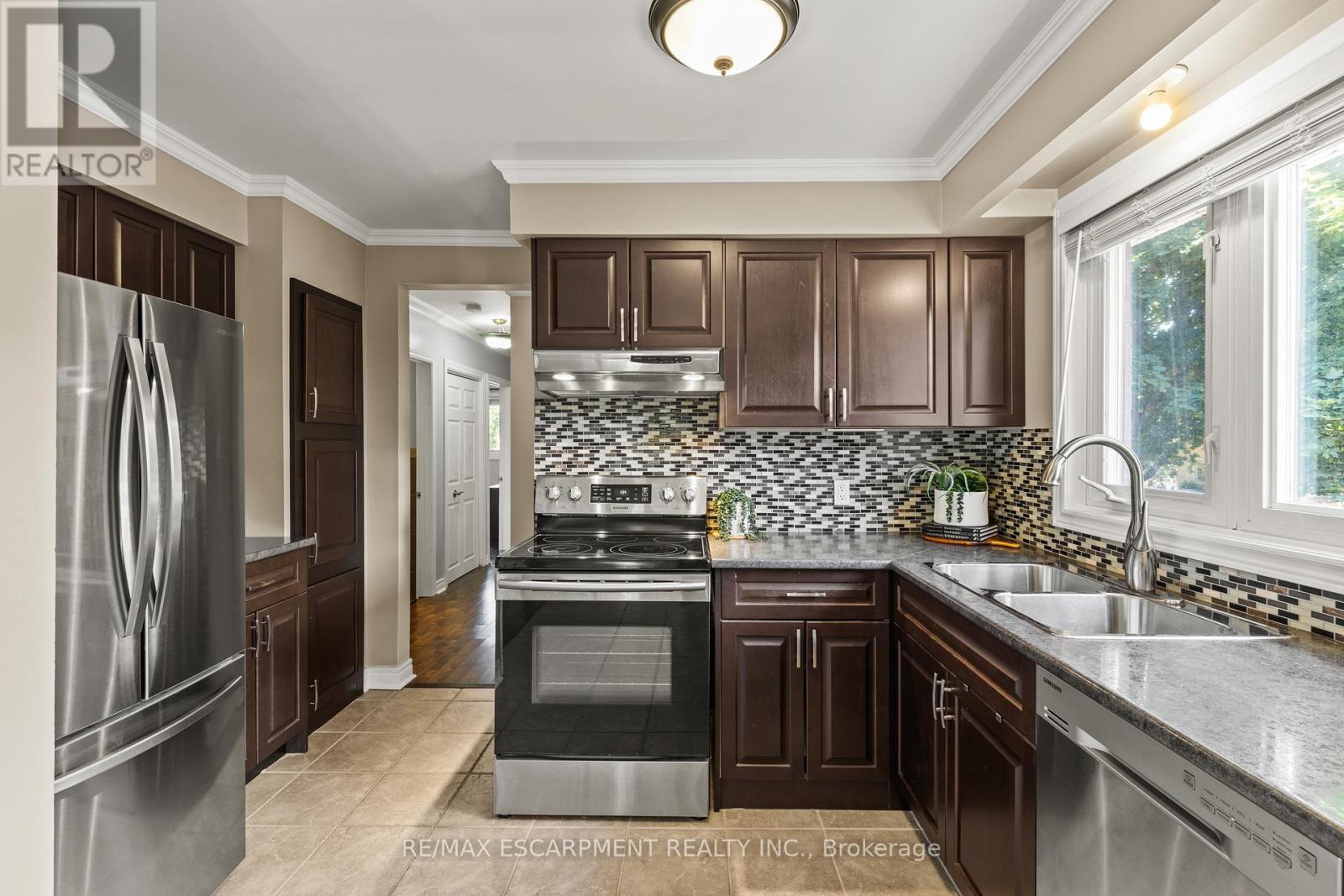 Photo 12 of 1298 Napier Crescent, Oakville ON