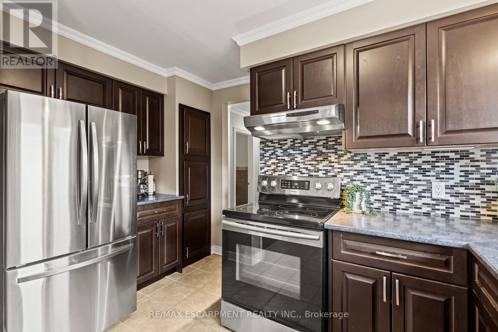 Photo 13 of 1298 Napier Crescent, Oakville ON