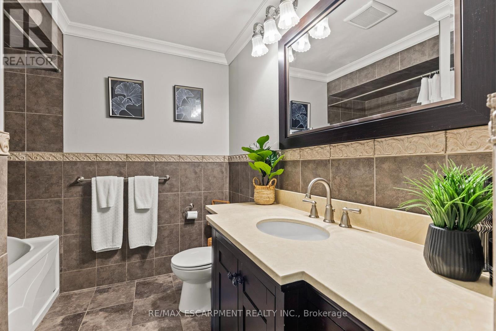 Photo 17 of 1298 Napier Crescent, Oakville ON