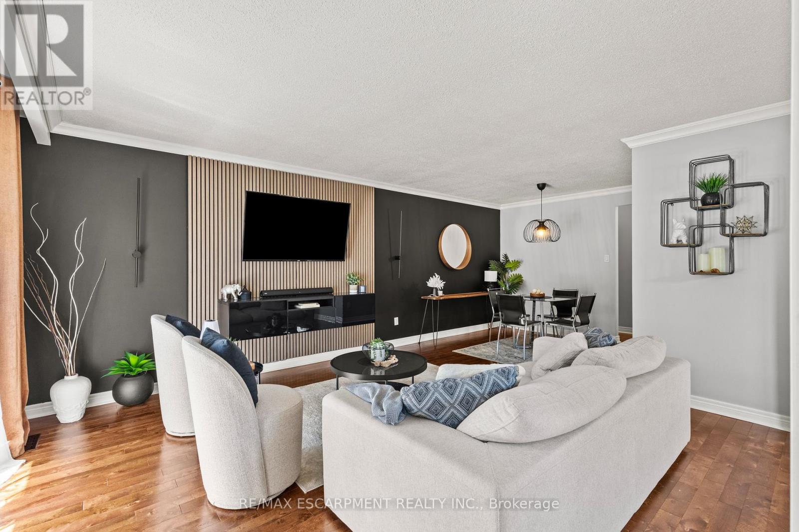 Photo 5 of 1298 Napier Crescent, Oakville ON