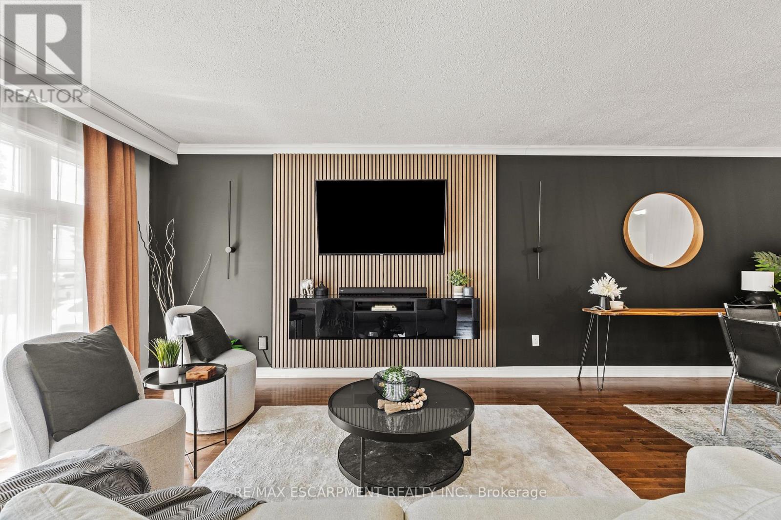 Photo 6 of 1298 Napier Crescent, Oakville ON
