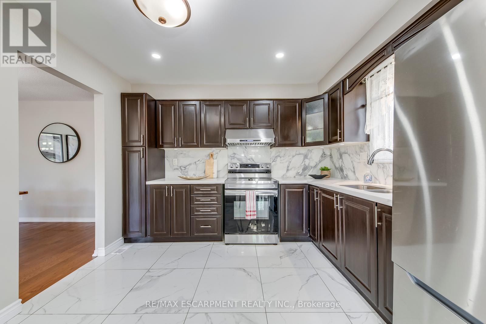 Photo 35 of 2309 Malcolm Crescent, Burlington ON