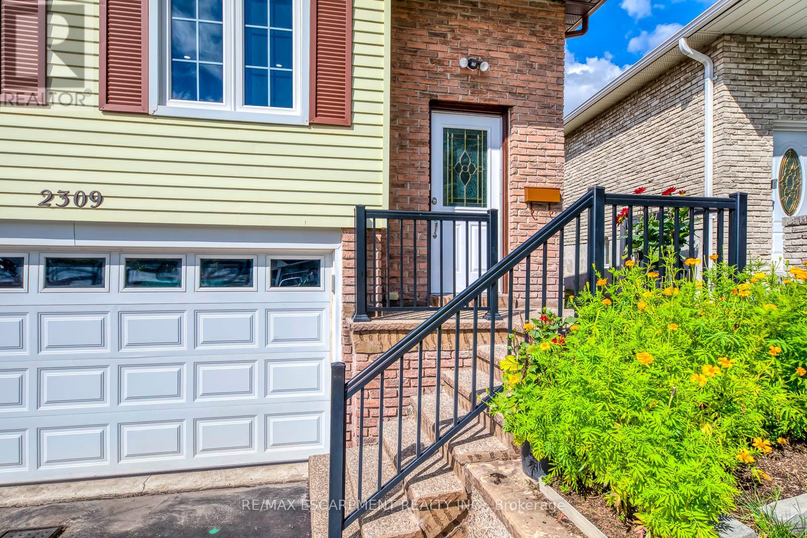 Photo 7 of 2309 Malcolm Crescent, Burlington ON