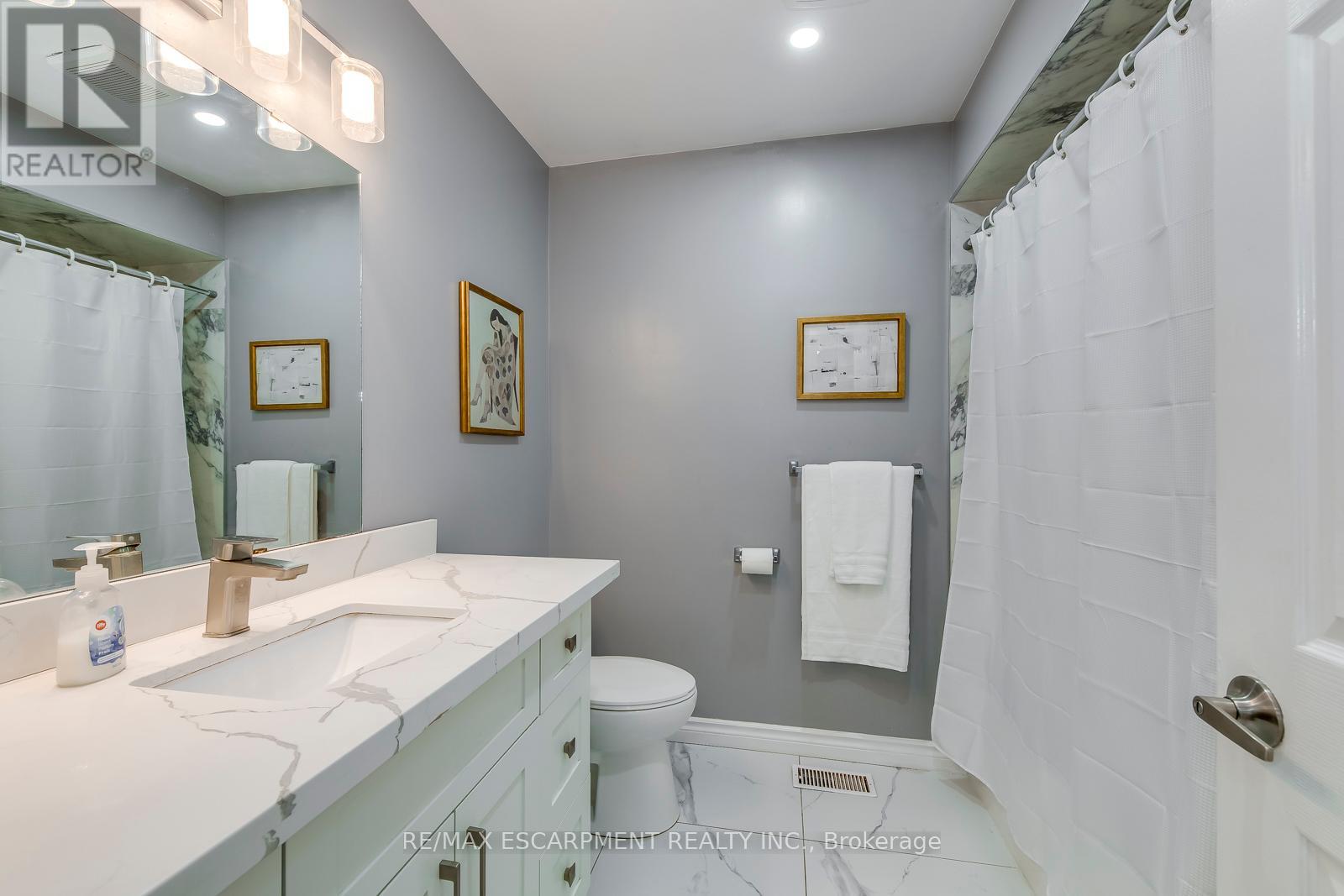 Photo 15 of 2309 Malcolm Crescent, Burlington ON
