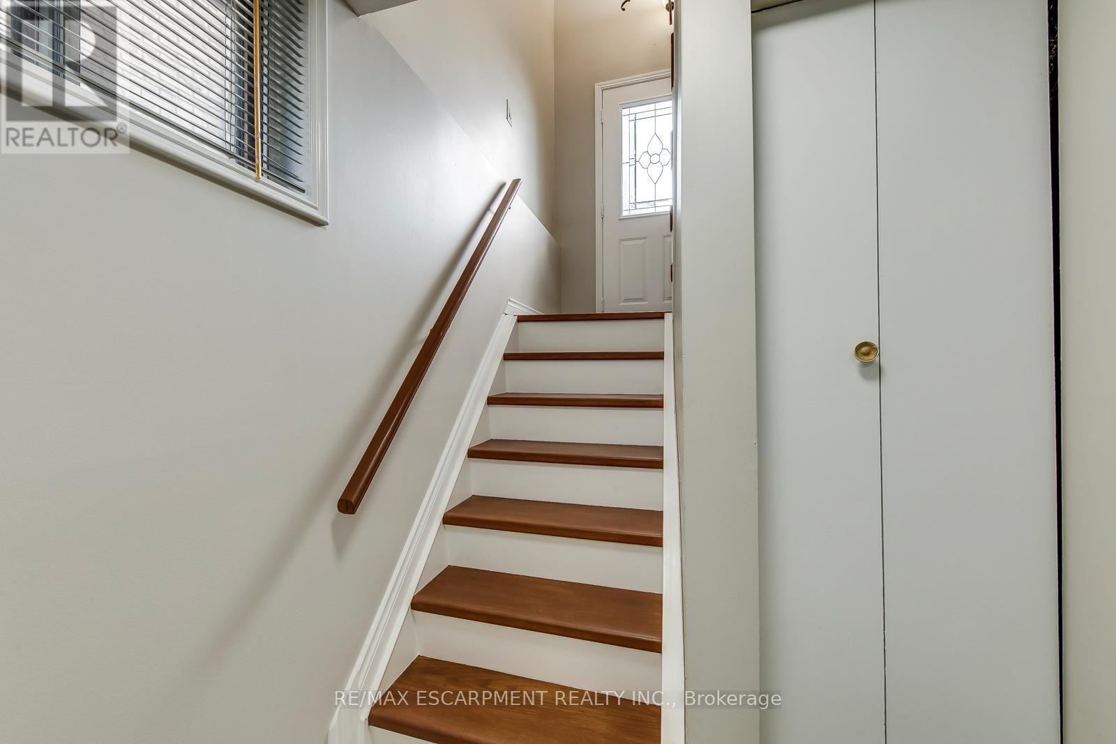 Photo 27 of 2309 Malcolm Crescent, Burlington ON