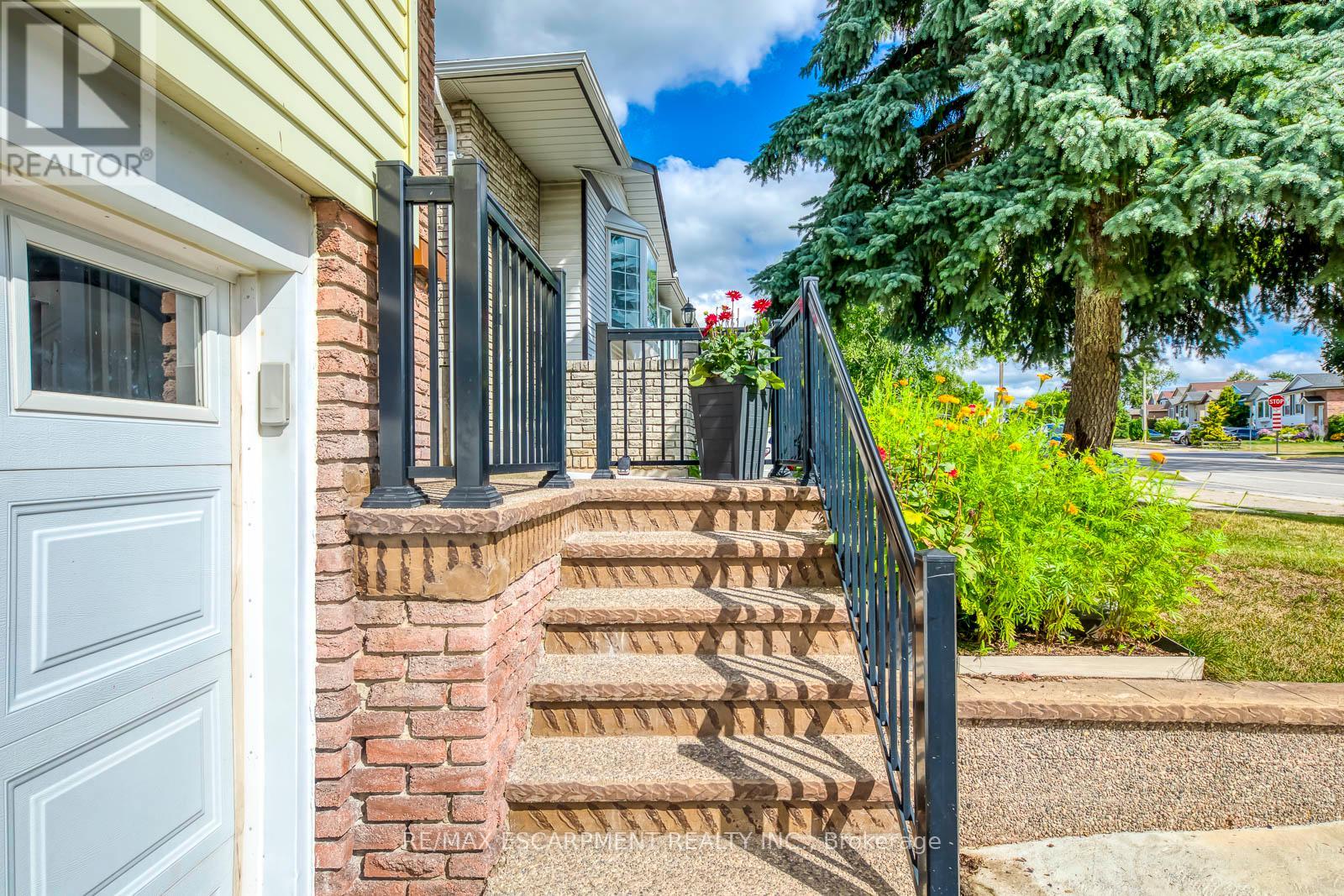 Photo 25 of 2309 Malcolm Crescent, Burlington ON