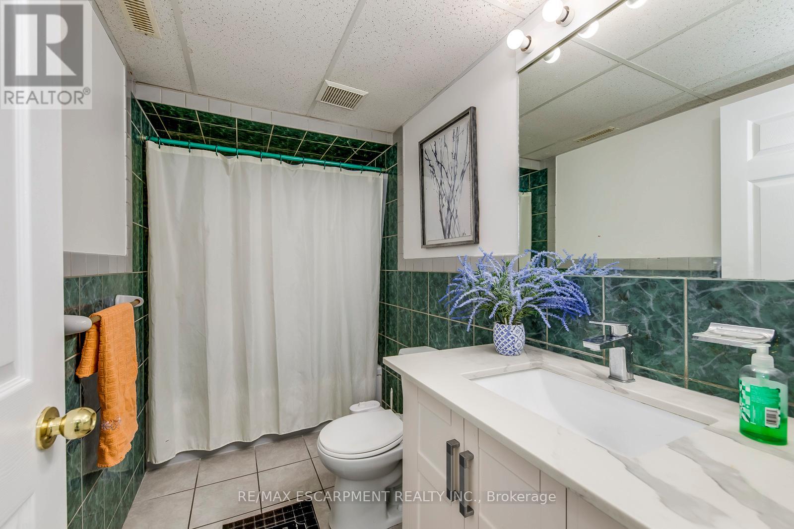 Photo 38 of 2309 Malcolm Crescent, Burlington ON