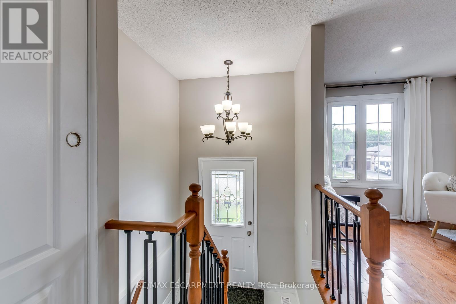 Photo 36 of 2309 Malcolm Crescent, Burlington ON