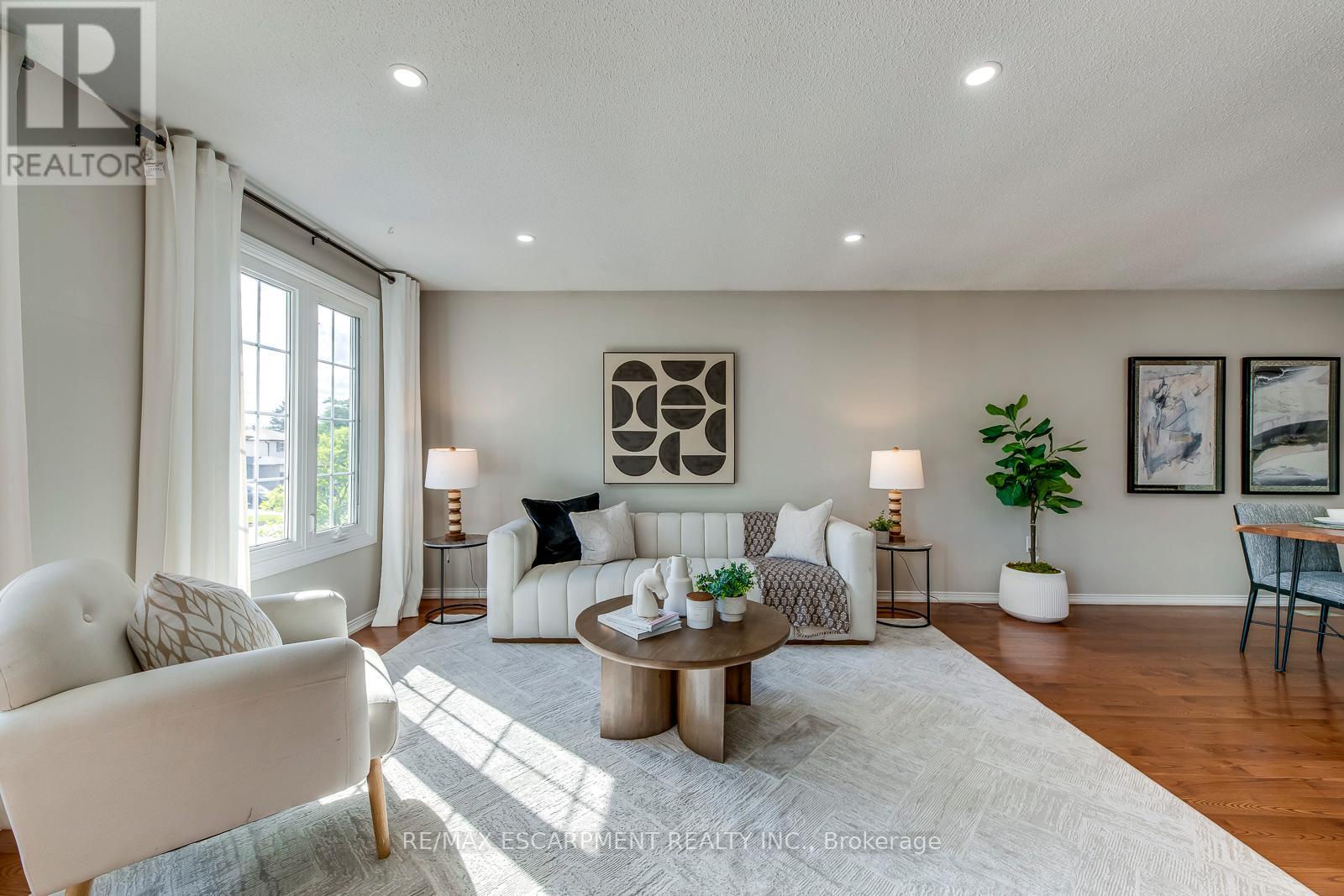 Photo 11 of 2309 Malcolm Crescent, Burlington ON