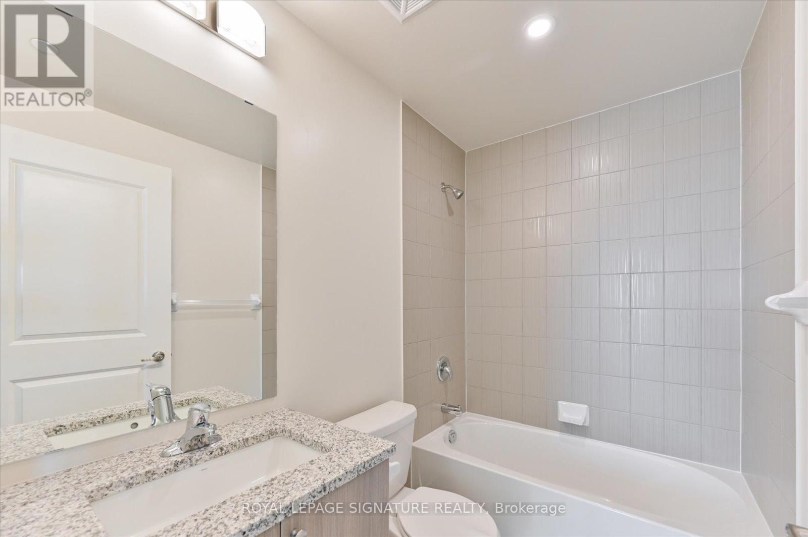 Photo 10 of 3308 38 Annie Craig Drive, Toronto ON
