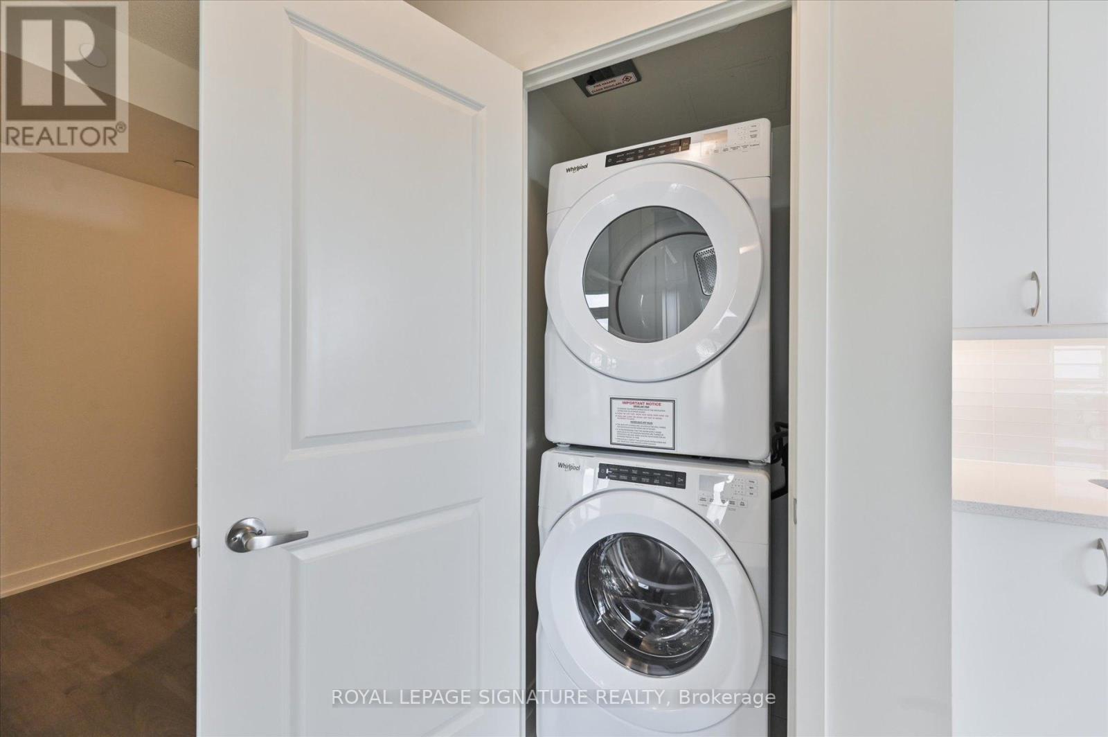 Photo 11 of 3308 38 Annie Craig Drive, Toronto ON