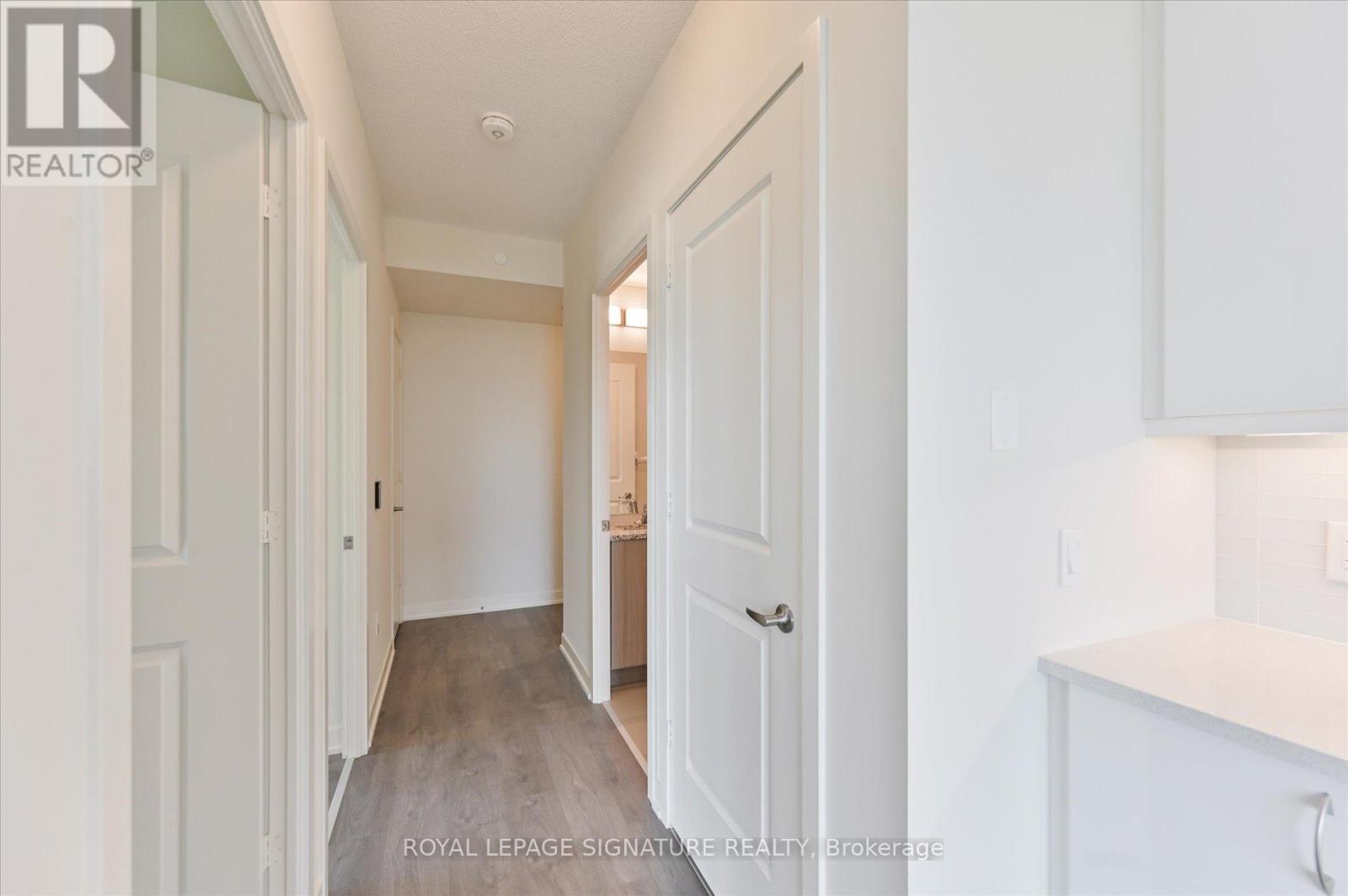 Photo 18 of 3308 38 Annie Craig Drive, Toronto ON