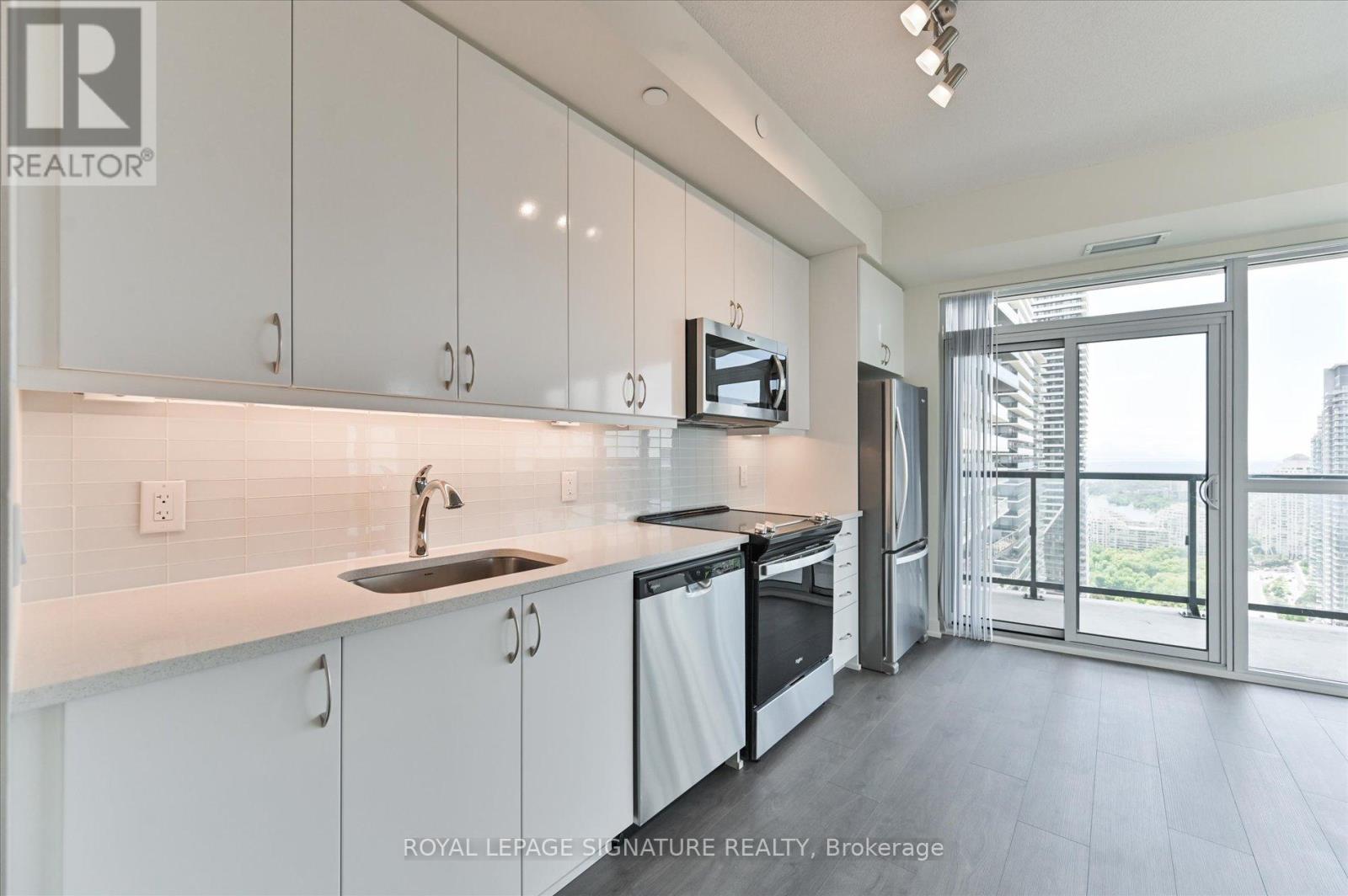 Photo 28 of 3308 38 Annie Craig Drive, Toronto ON