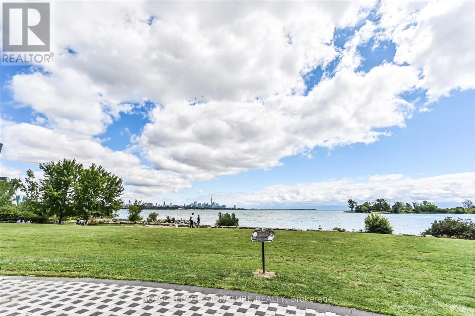 Photo 38 of 3308 38 Annie Craig Drive, Toronto ON