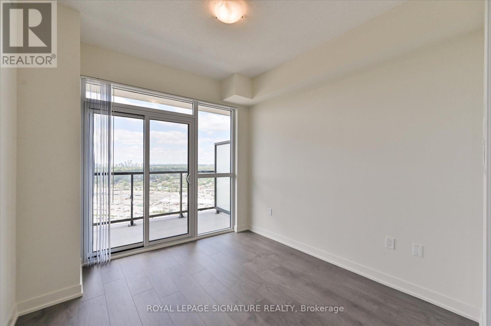 Photo 5 of 3308 38 Annie Craig Drive, Toronto ON