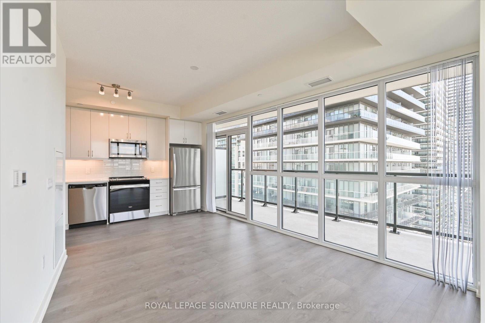 Photo 7 of 3308 38 Annie Craig Drive, Toronto ON