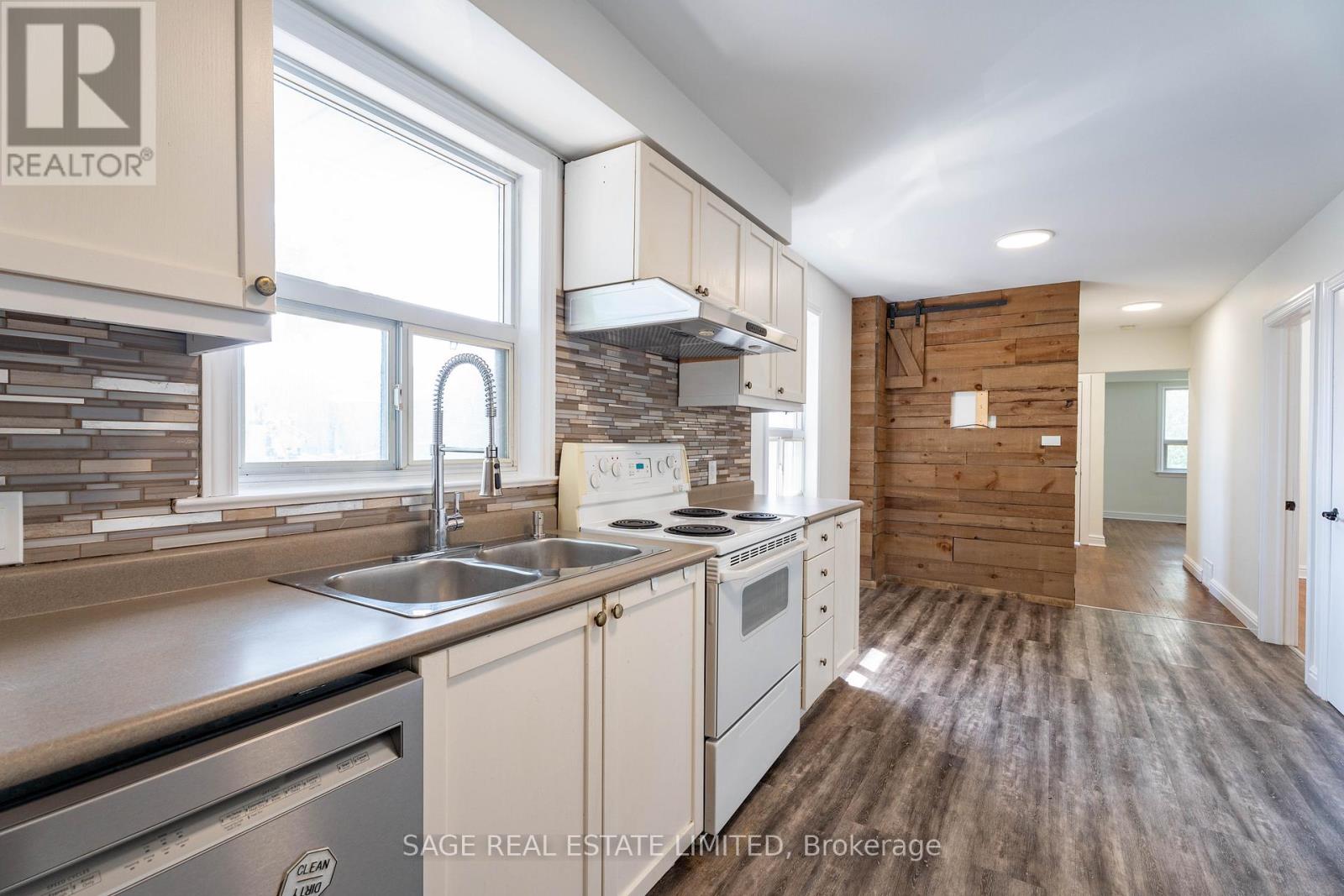 Photo 2 of 3 16 Simpson Avenue, Toronto ON