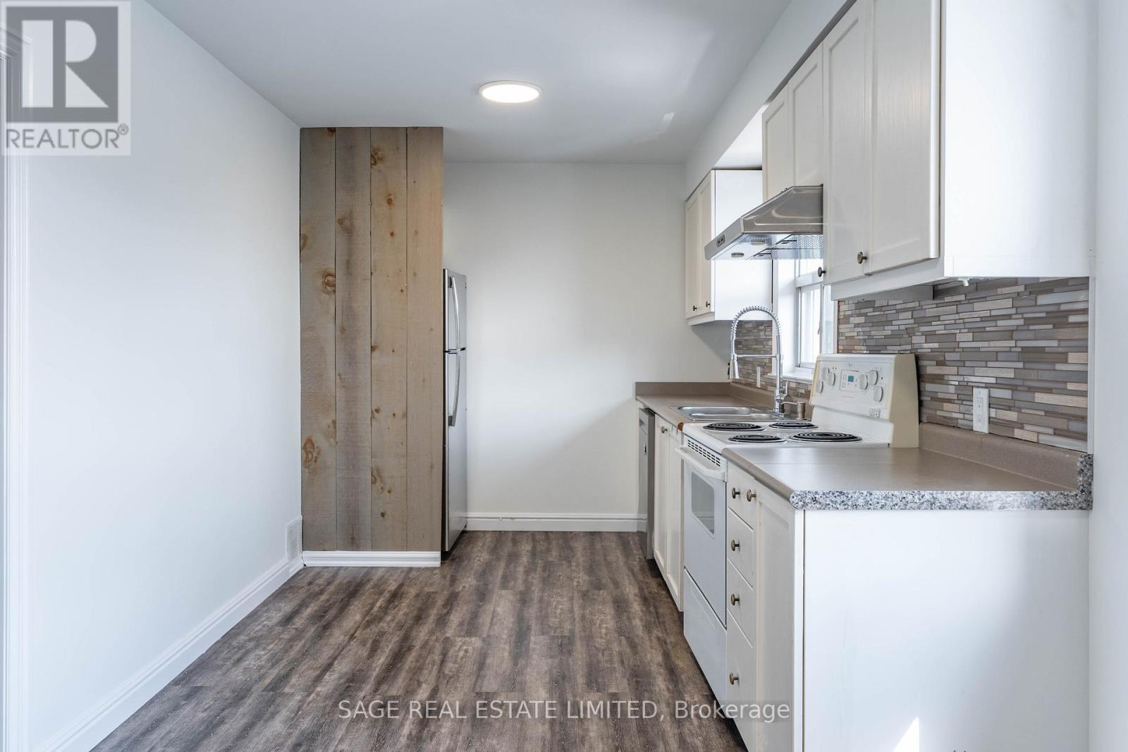Photo 4 of 3 16 Simpson Avenue, Toronto ON