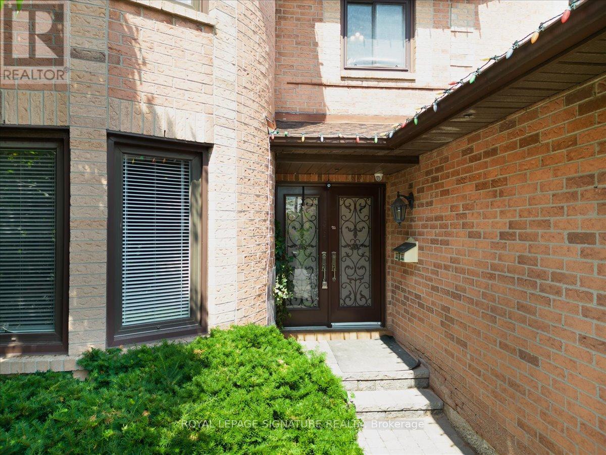 Photo 2 of 6019 Tillsdown Drive, Mississauga ON