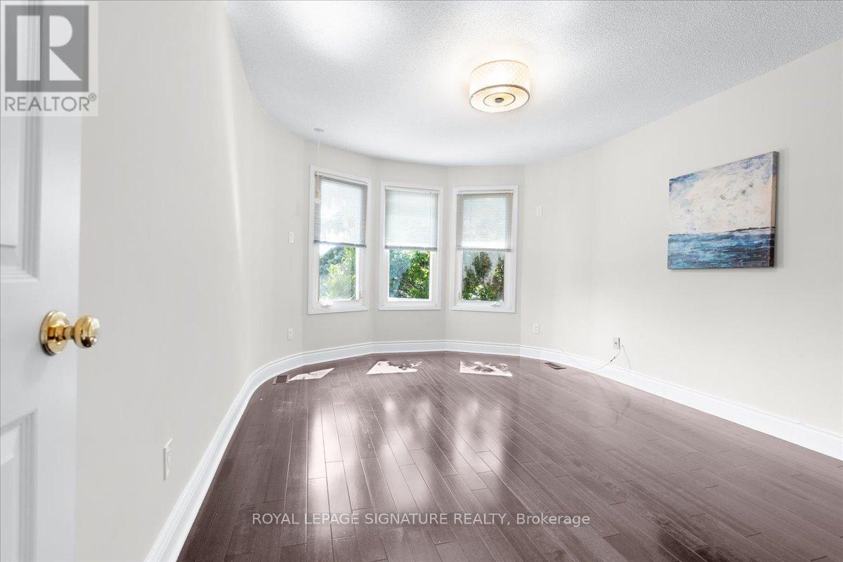 Photo 32 of 6019 Tillsdown Drive, Mississauga ON