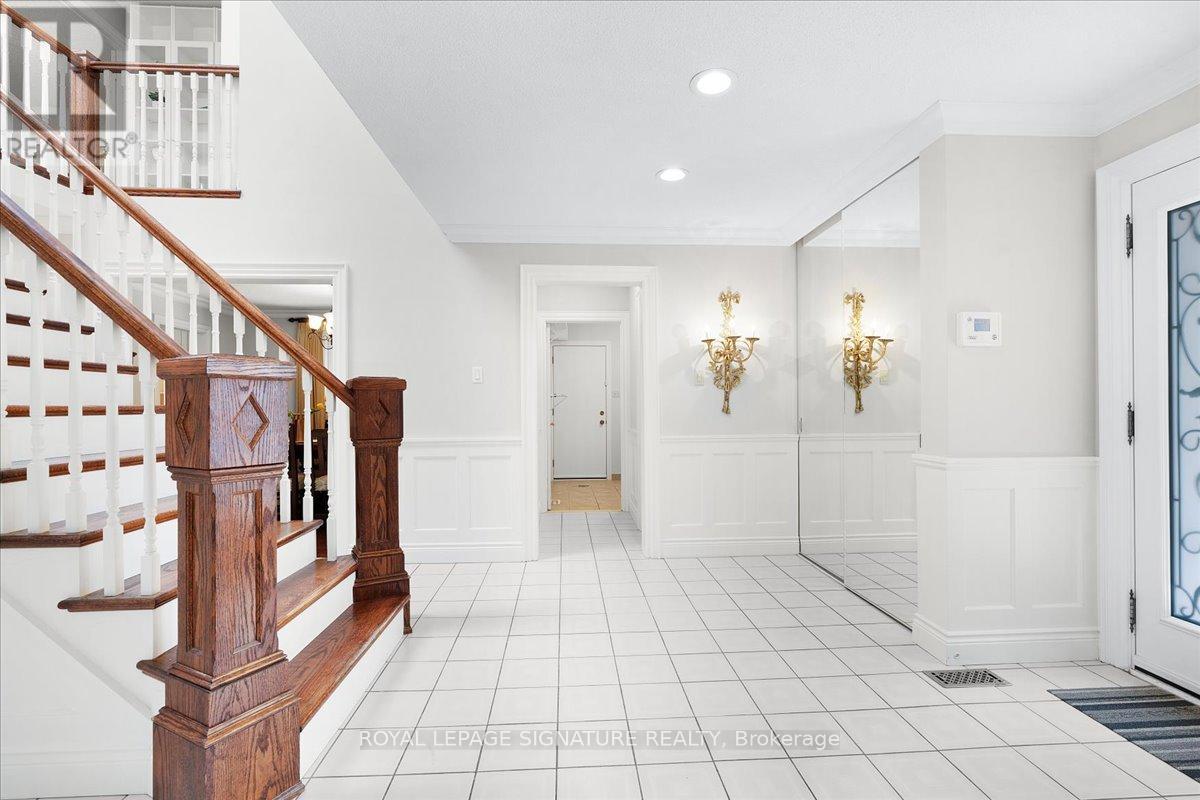 Photo 4 of 6019 Tillsdown Drive, Mississauga ON