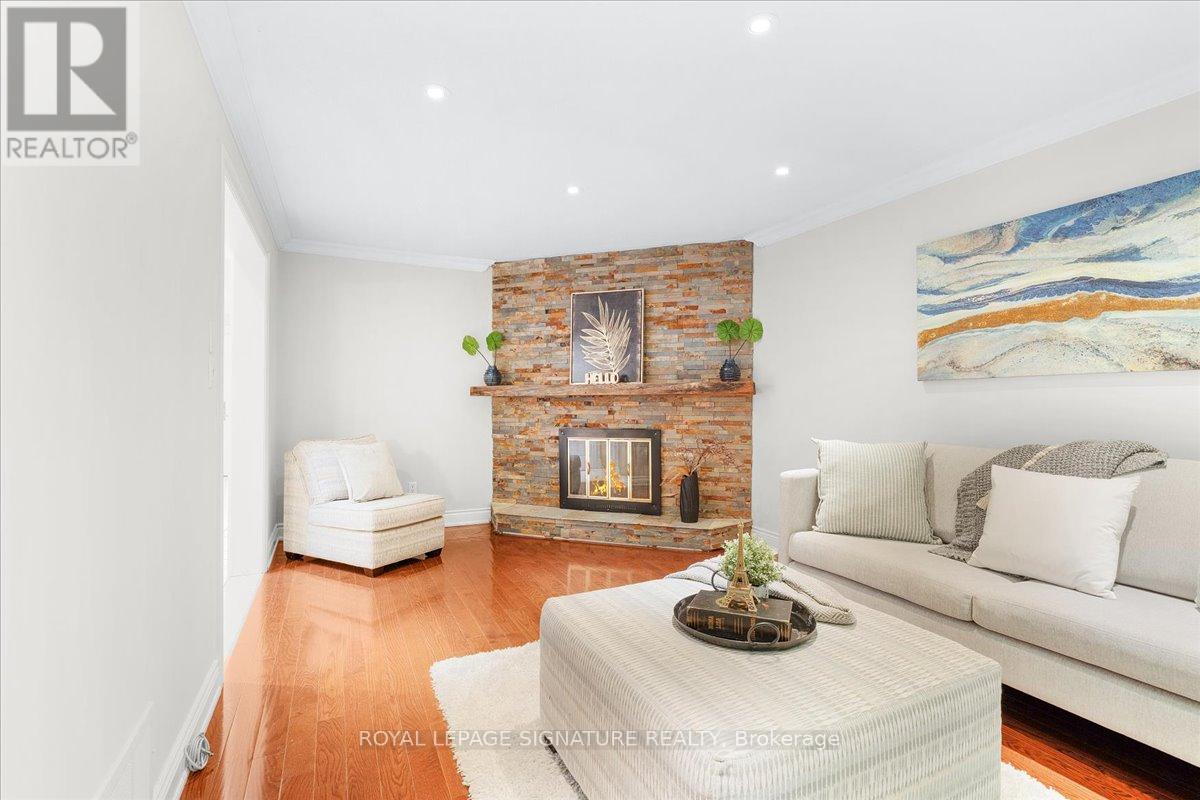 Photo 8 of 6019 Tillsdown Drive, Mississauga ON