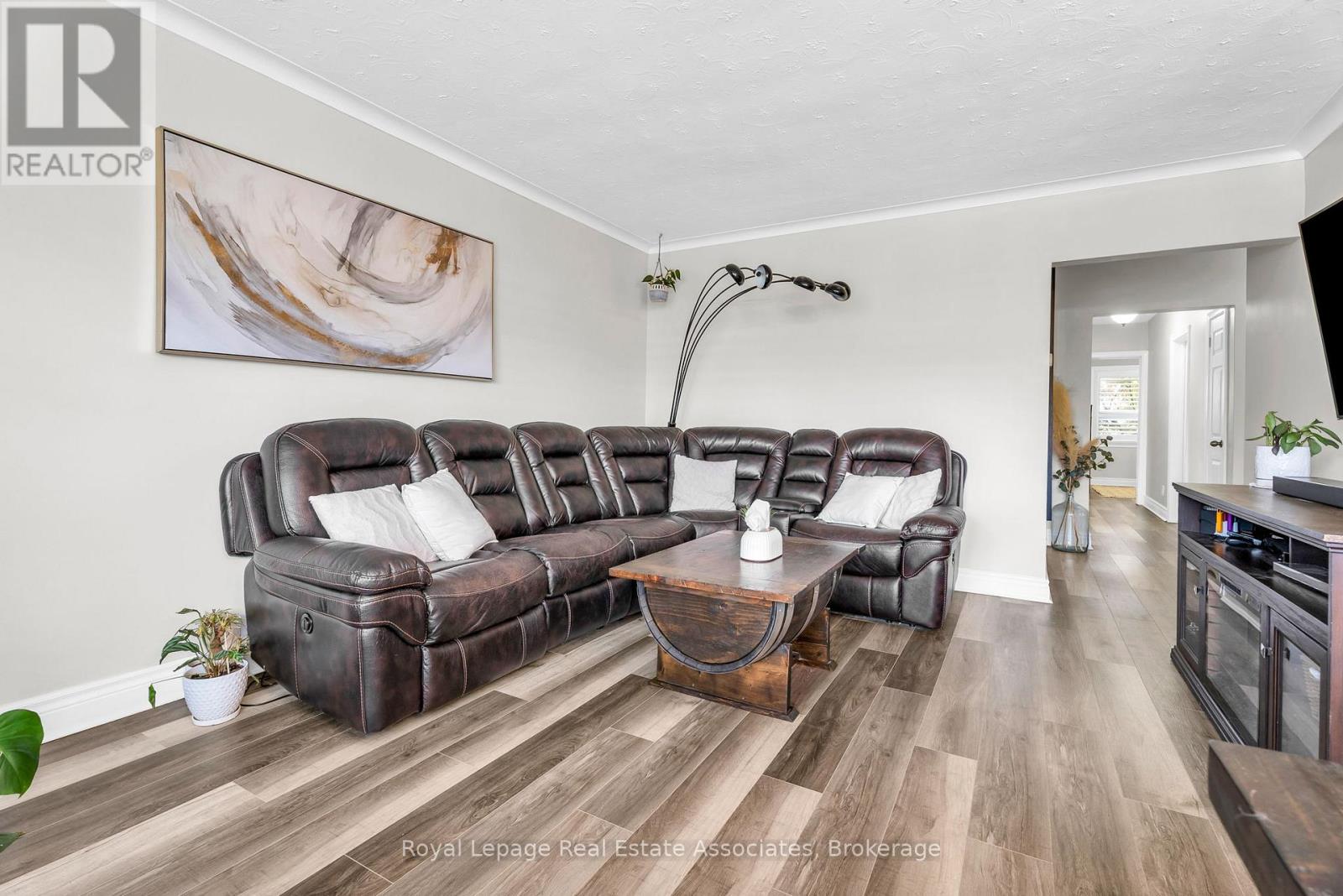 Photo 10 of 21 Bairstow Crescent, Halton Hills ON