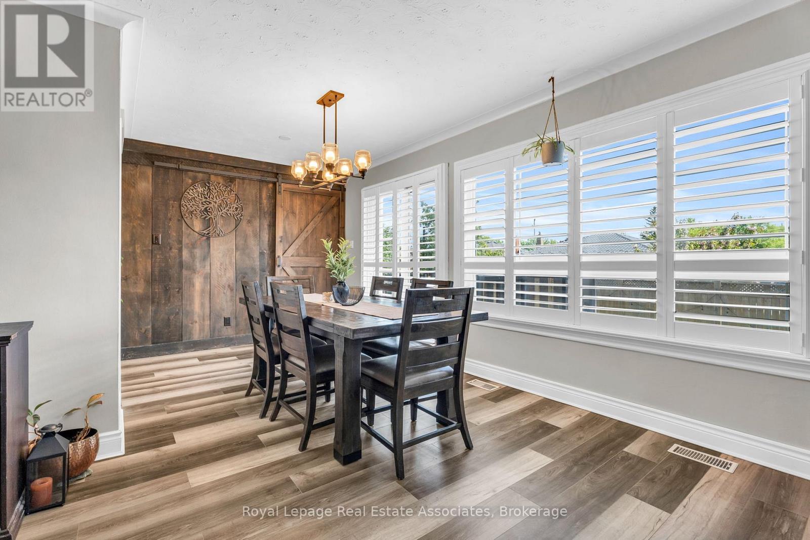 Photo 12 of 21 Bairstow Crescent, Halton Hills ON