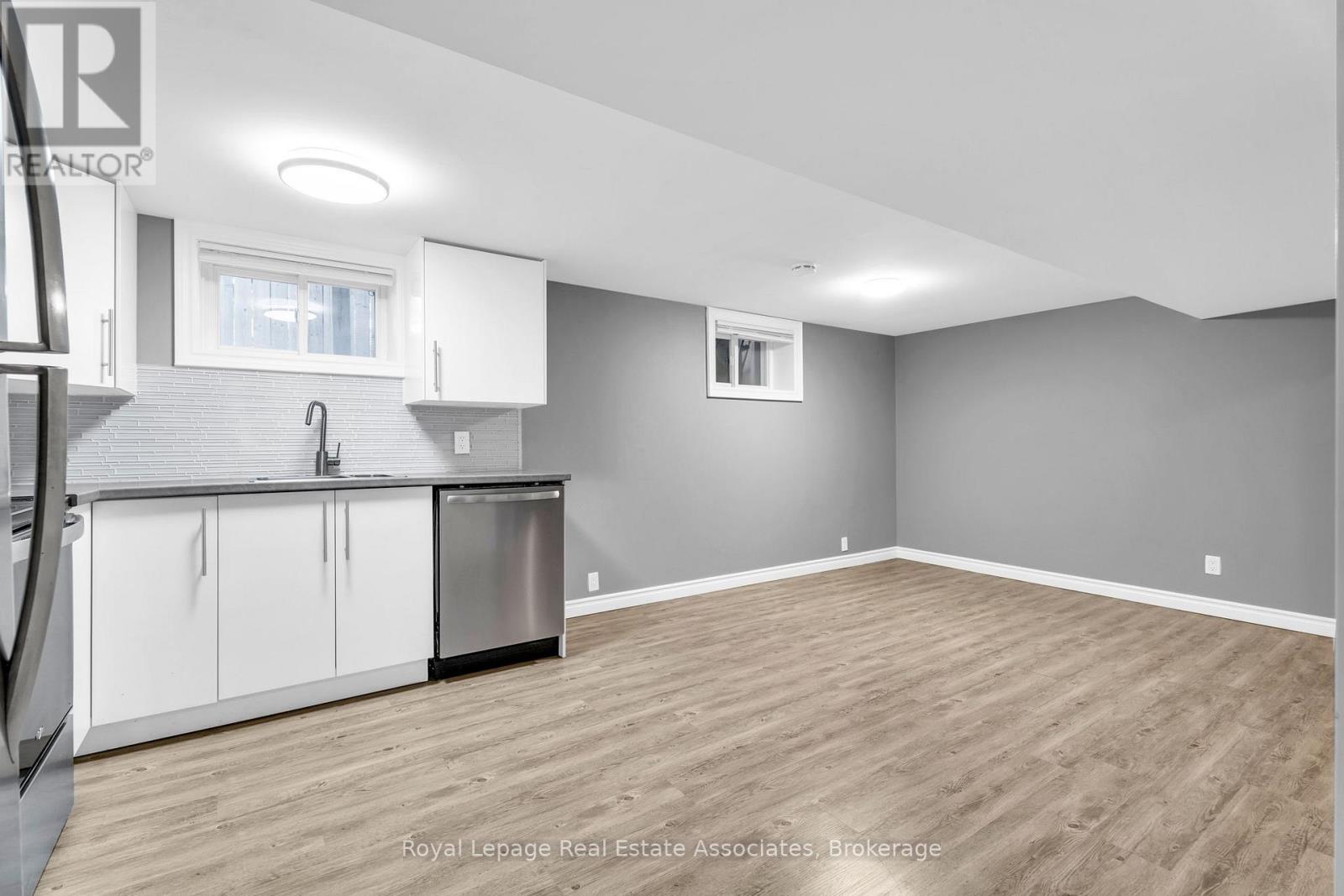 Photo 19 of 21 Bairstow Crescent, Halton Hills ON