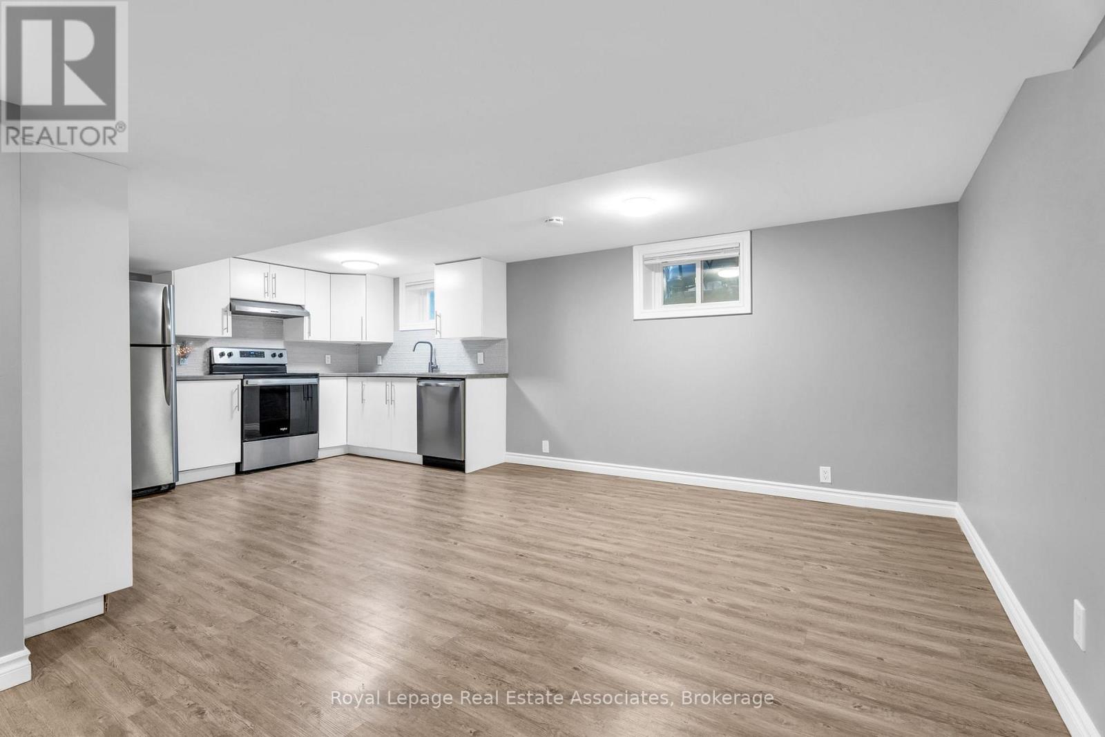 Photo 23 of 21 Bairstow Crescent, Halton Hills ON
