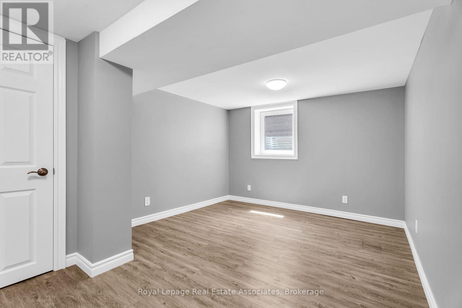 Photo 25 of 21 Bairstow Crescent, Halton Hills ON