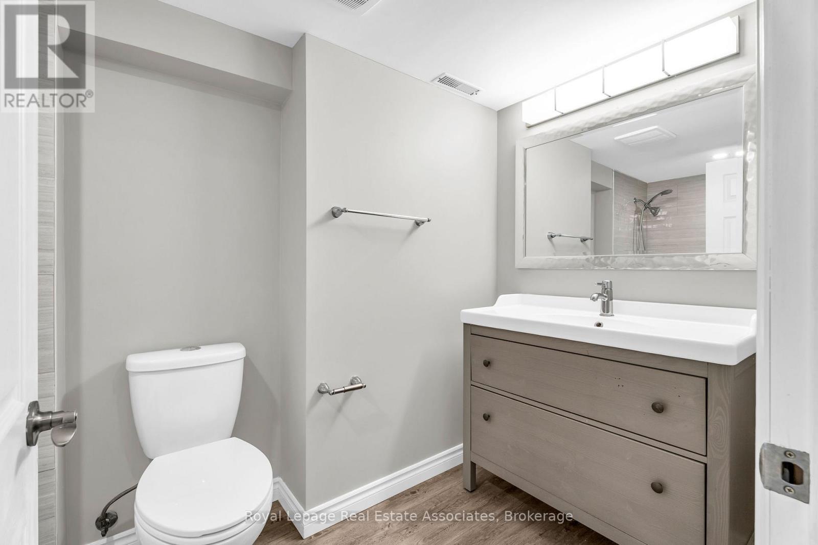 Photo 28 of 21 Bairstow Crescent, Halton Hills ON