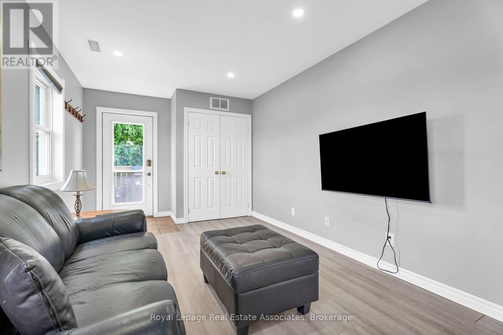 Photo 34 of 21 Bairstow Crescent, Halton Hills ON