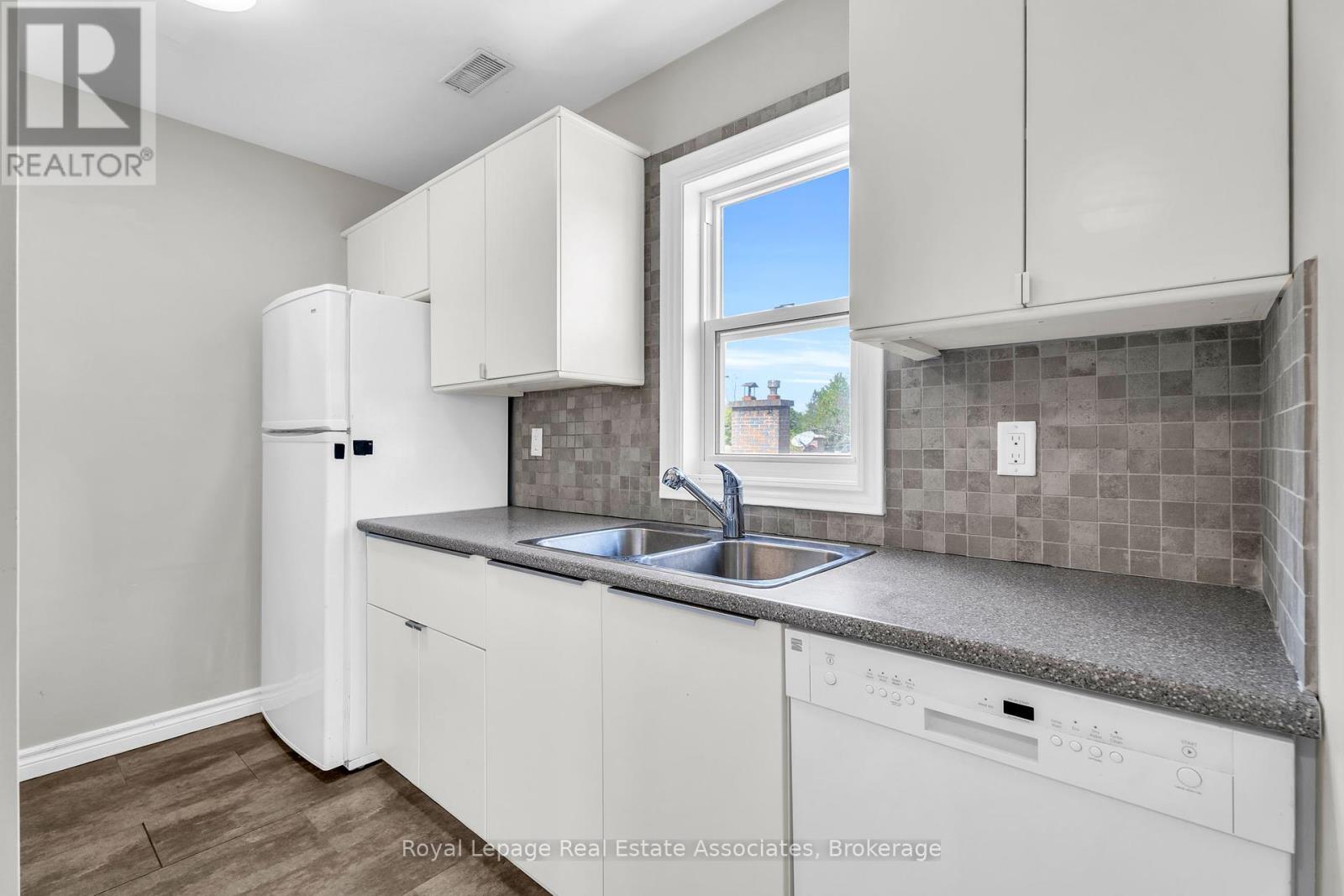 Photo 35 of 21 Bairstow Crescent, Halton Hills ON