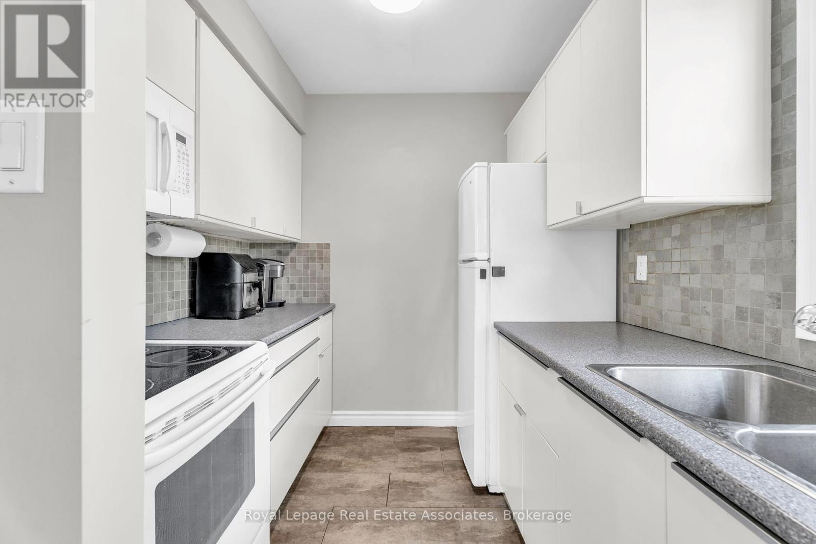 Photo 36 of 21 Bairstow Crescent, Halton Hills ON