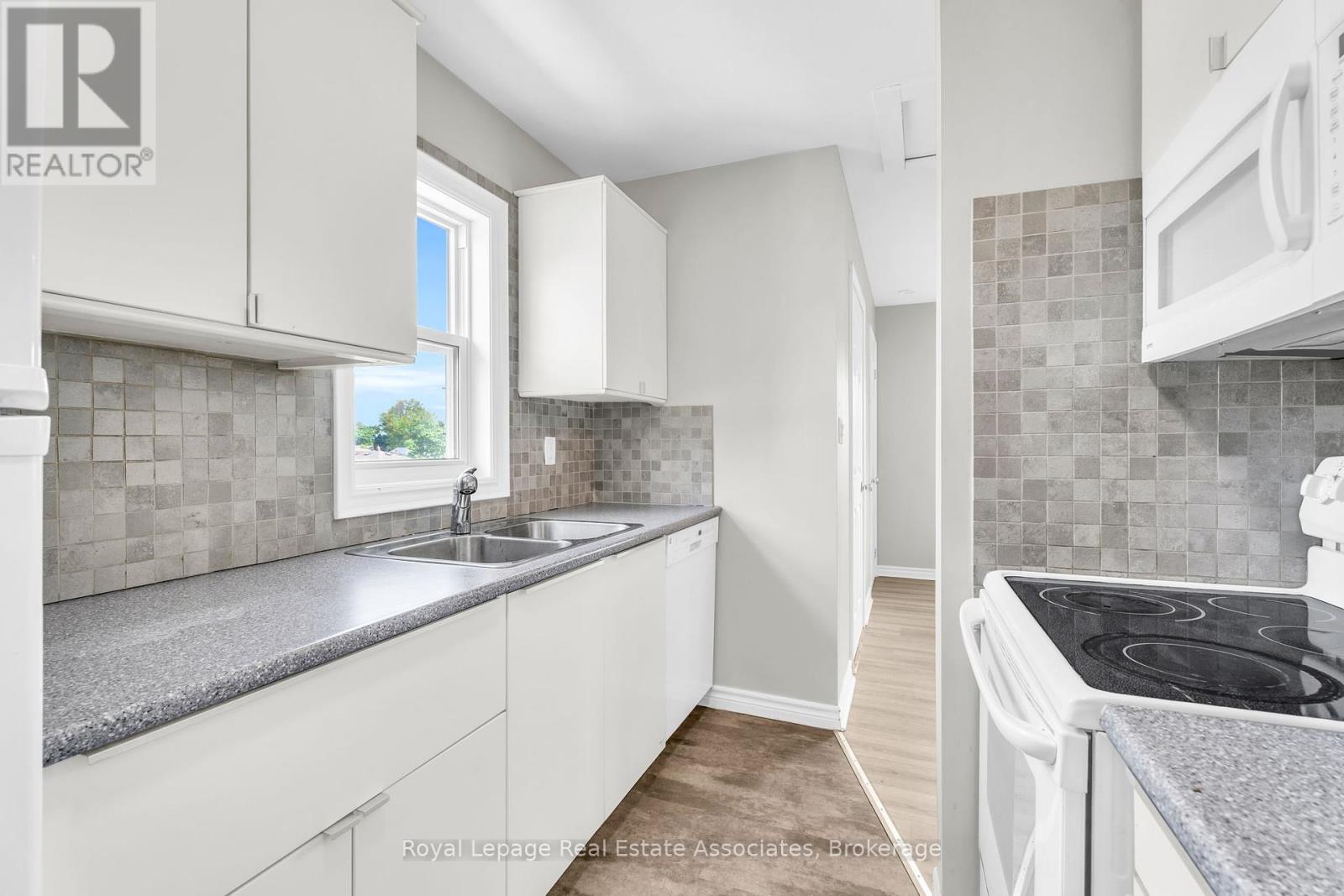 Photo 37 of 21 Bairstow Crescent, Halton Hills ON