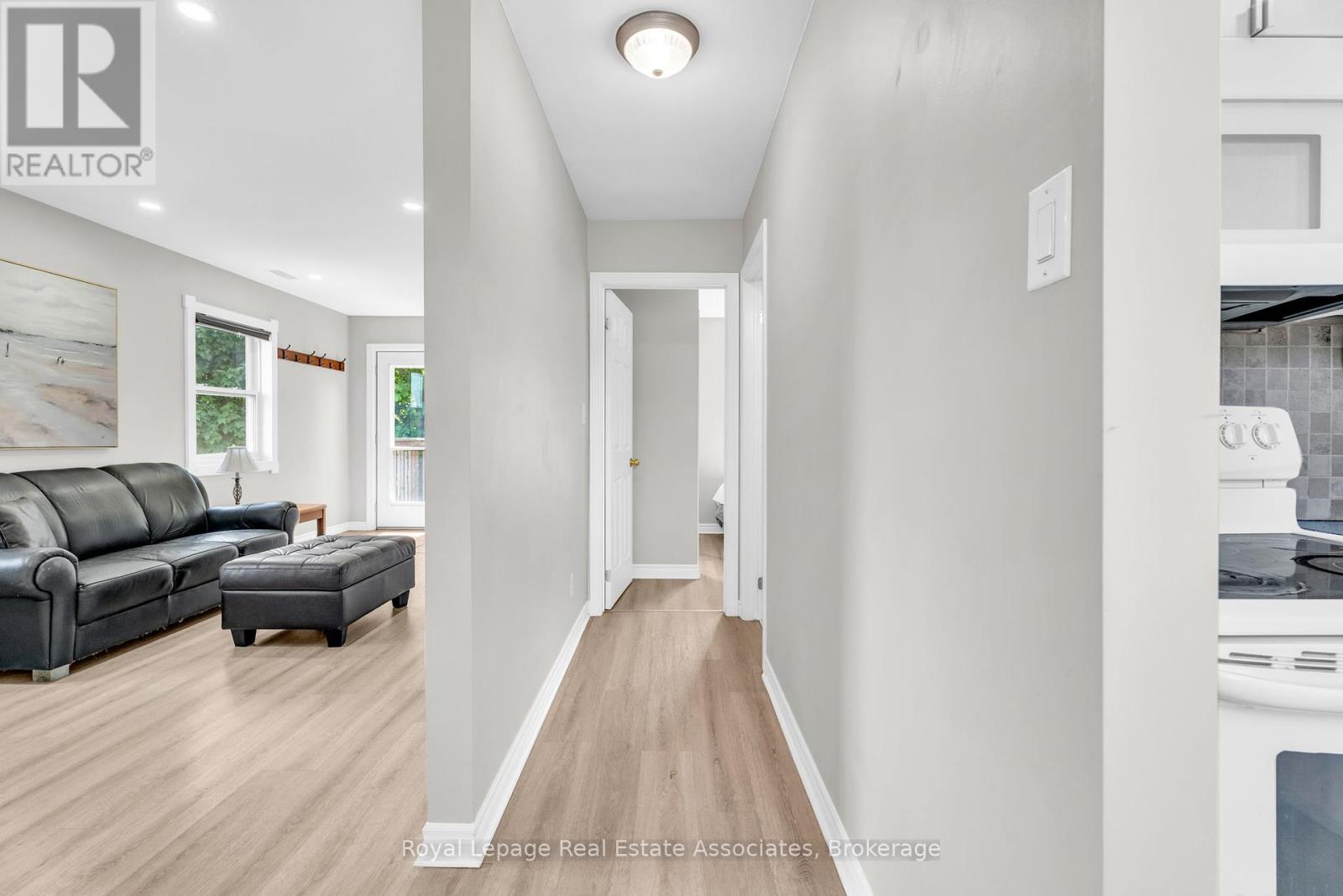 Photo 38 of 21 Bairstow Crescent, Halton Hills ON