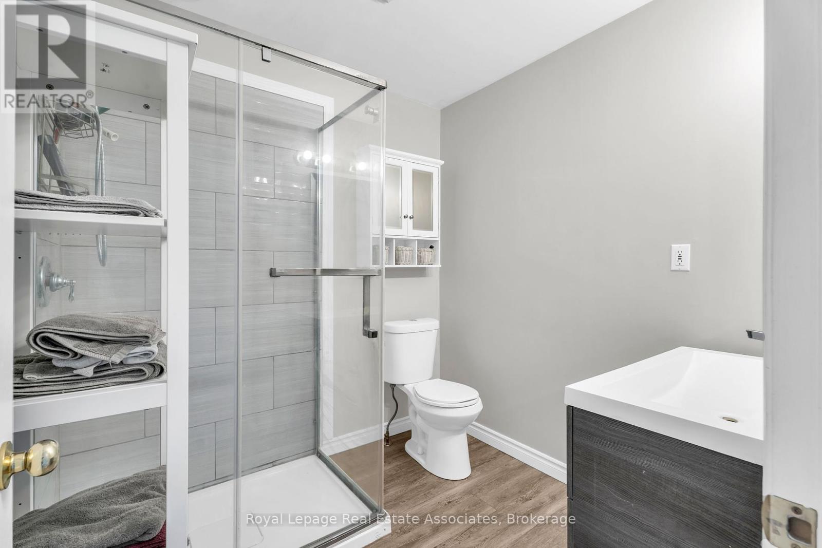 Photo 40 of 21 Bairstow Crescent, Halton Hills ON