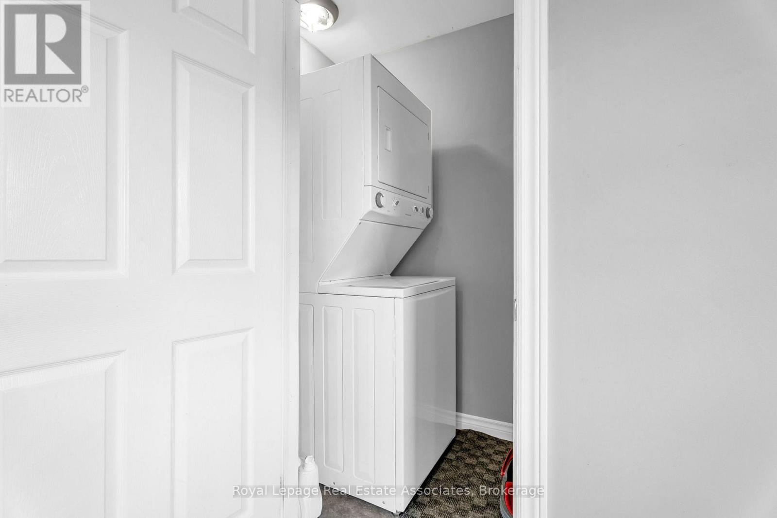 Photo 41 of 21 Bairstow Crescent, Halton Hills ON