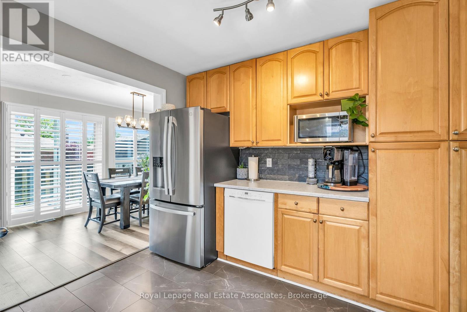 Photo 9 of 21 Bairstow Crescent, Halton Hills ON