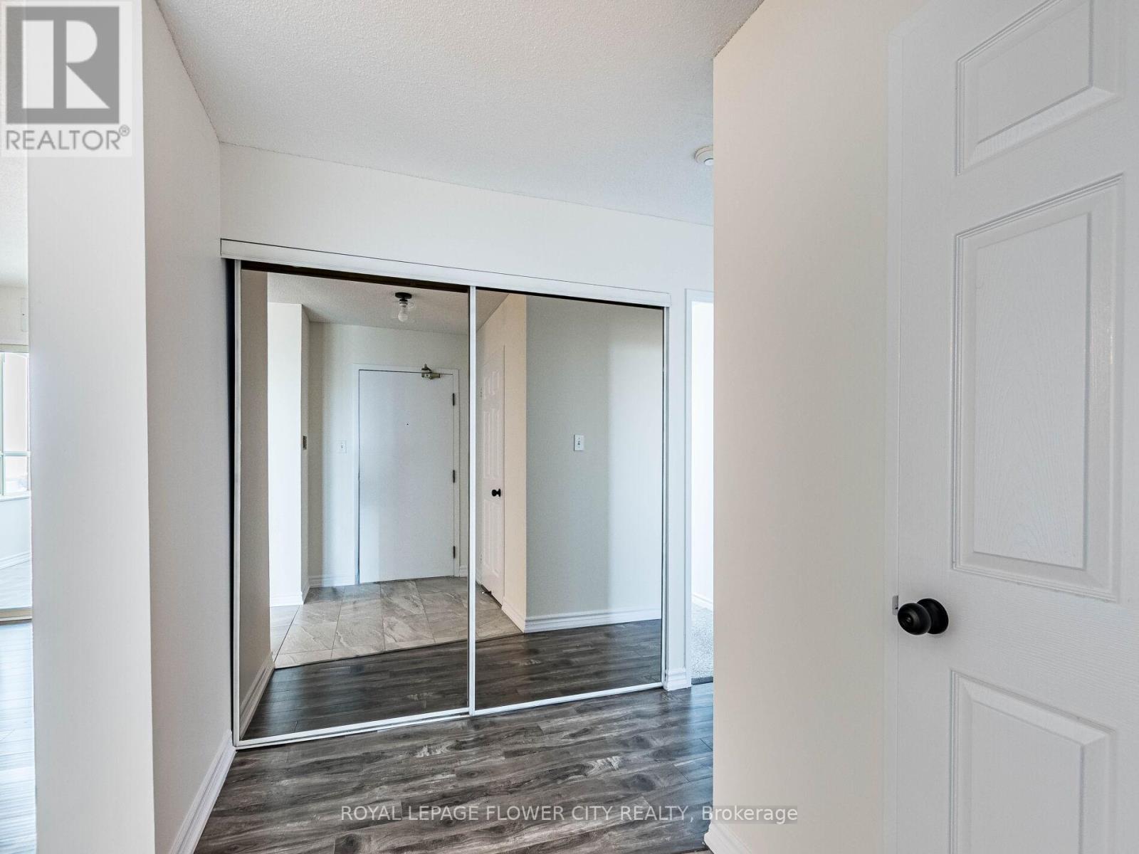 Photo 10 of 2109 30 Malta Avenue, Brampton ON
