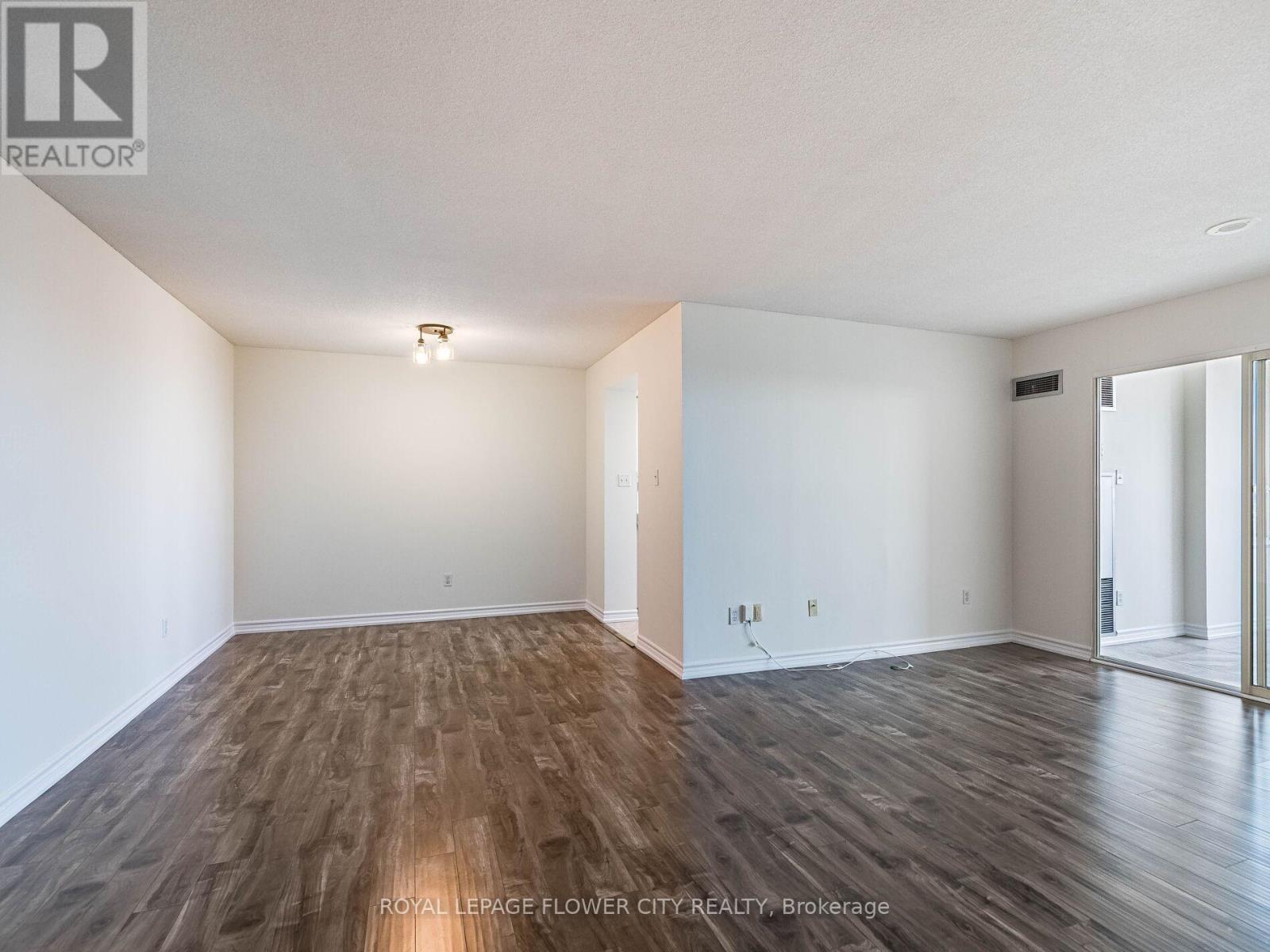 Photo 13 of 2109 30 Malta Avenue, Brampton ON