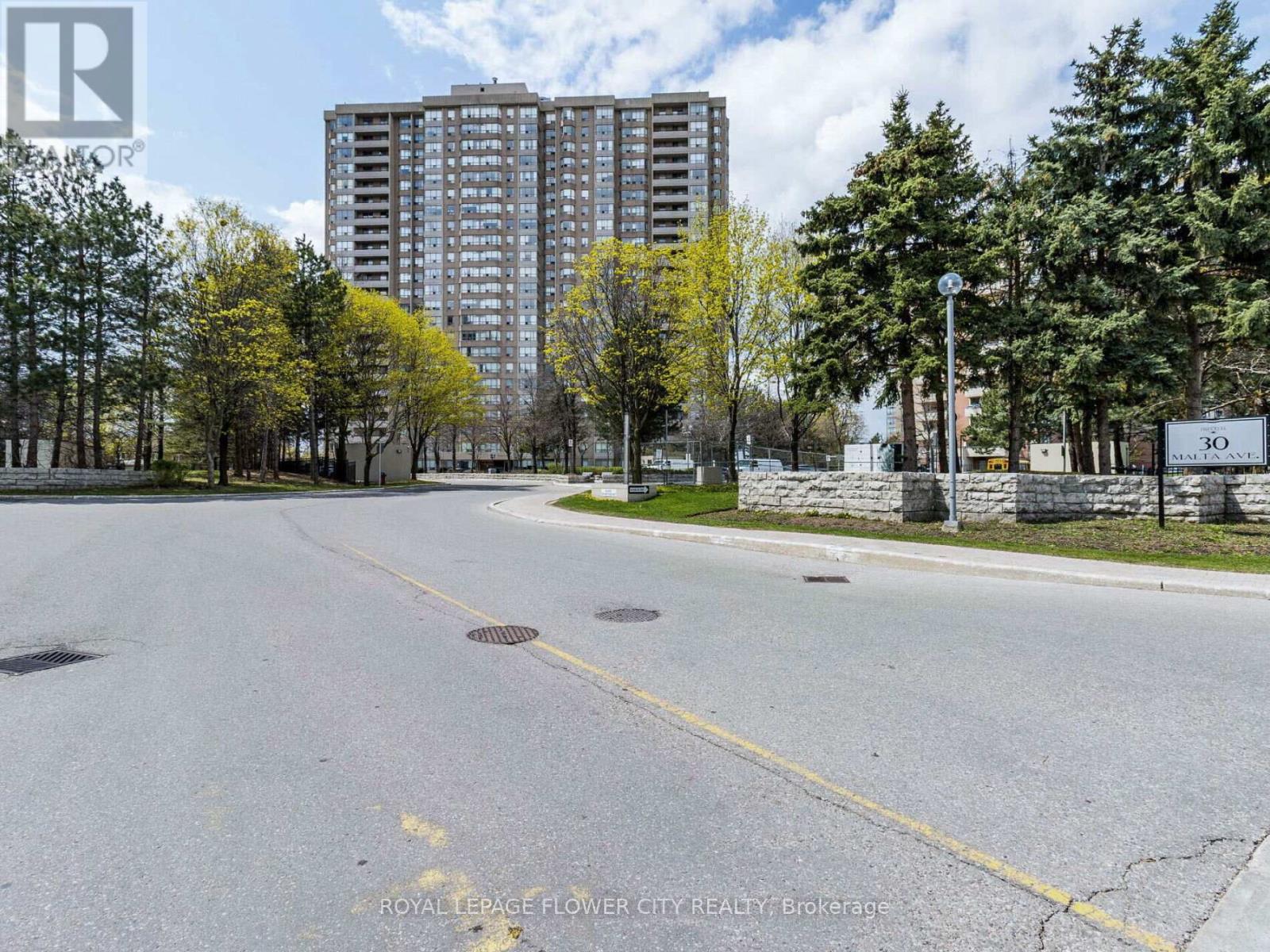 Photo 2 of 2109 30 Malta Avenue, Brampton ON