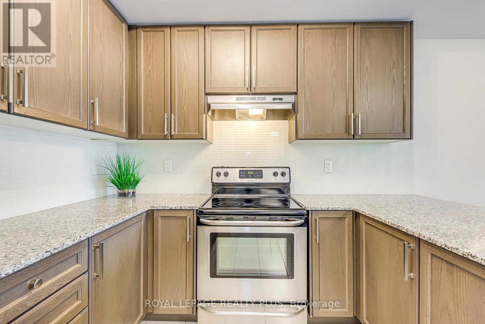 Photo 3 of 510 10 Drummond Street, Toronto ON