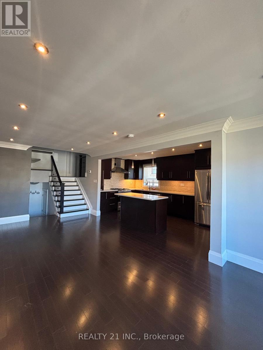 Photo 6 of 18 Whitbread Crescent, Toronto ON