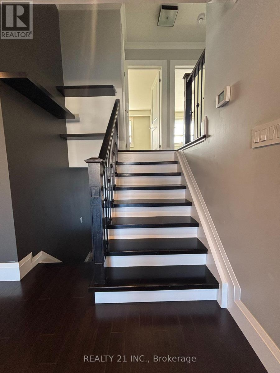 Photo 8 of 18 Whitbread Crescent, Toronto ON