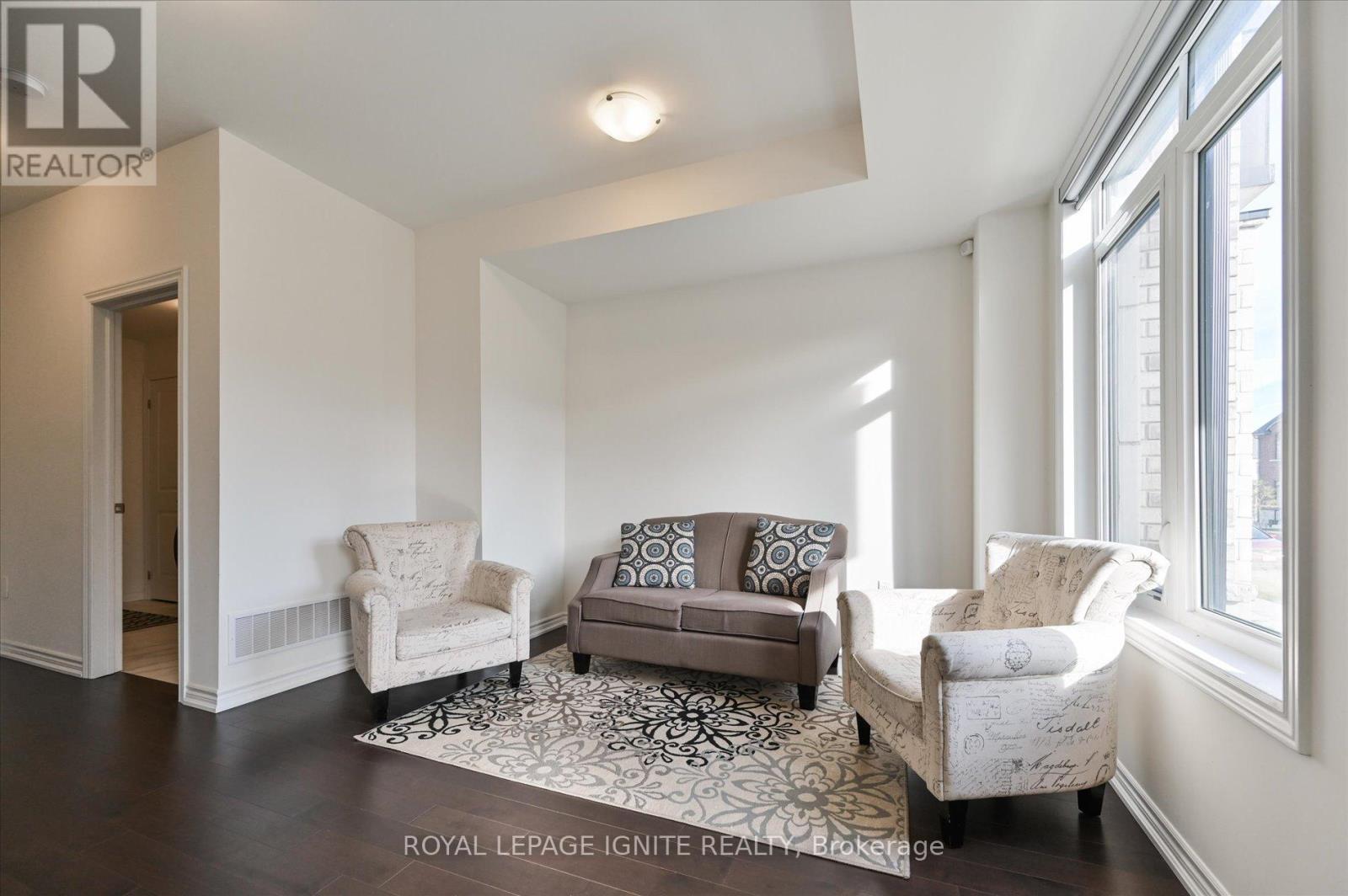 Photo 6 of 39 Minnock Street, Caledon ON