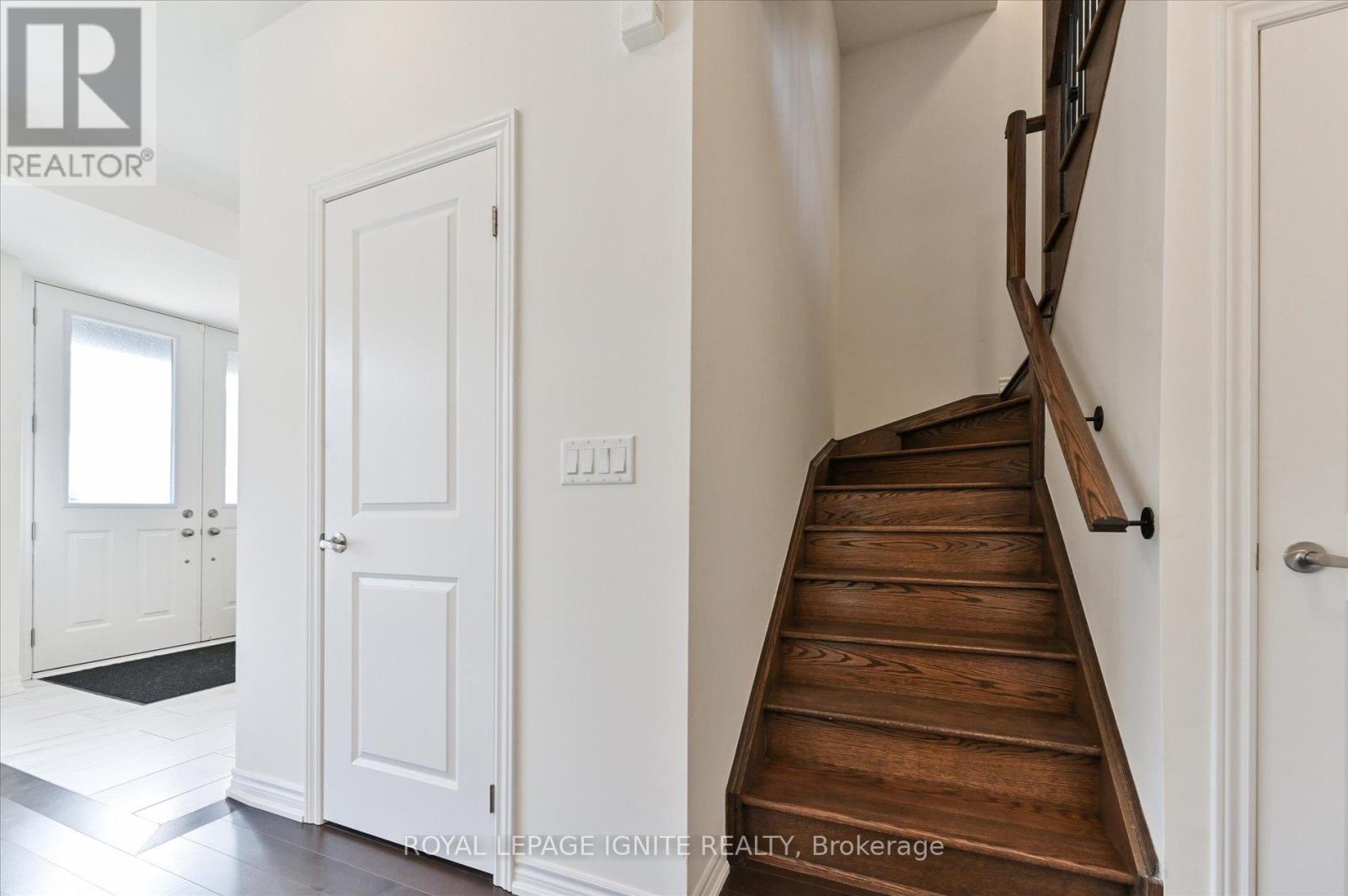 Photo 9 of 39 Minnock Street, Caledon ON