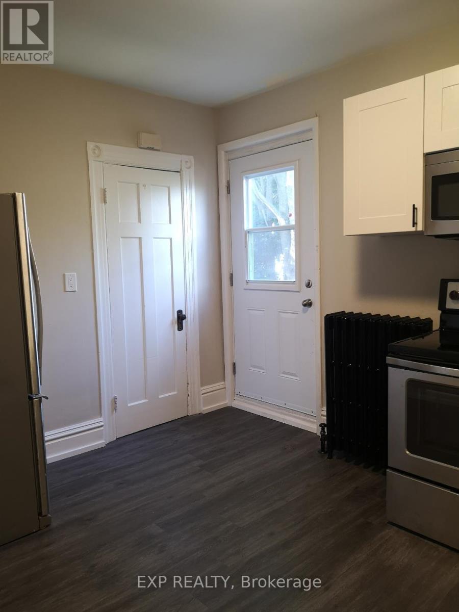 Photo 14 of 28 Eastbourne Avenue, Hamilton ON